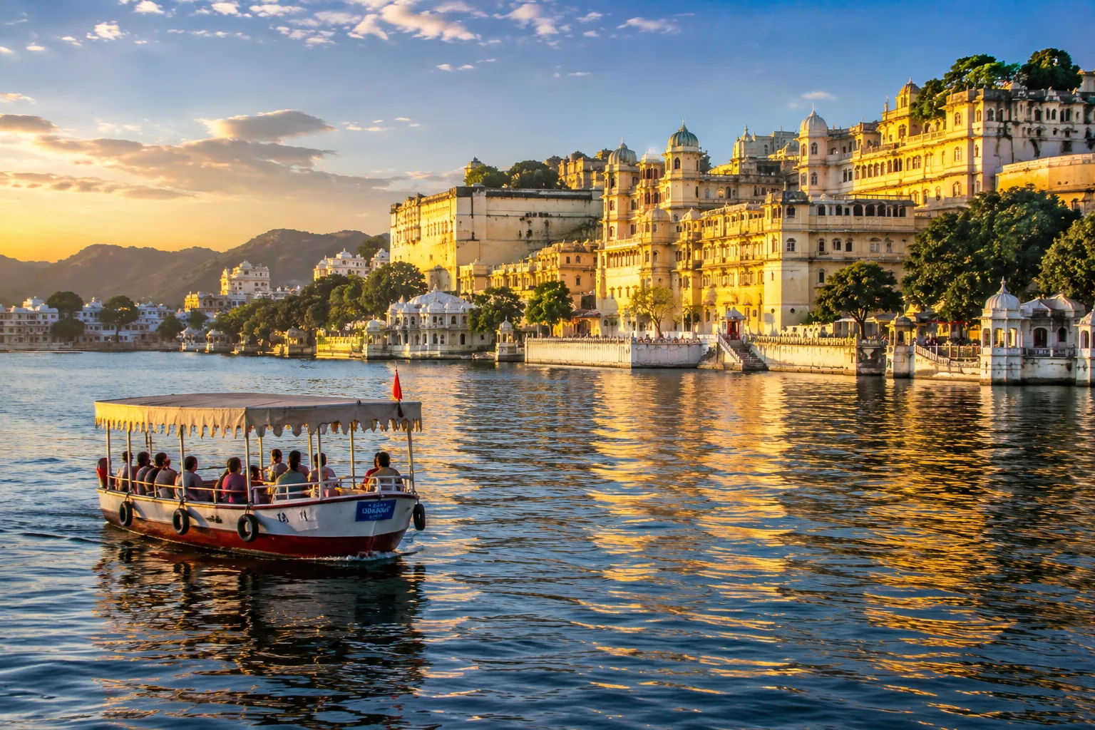 Lake Pichola Boat Ride Udaipur Rajasthan