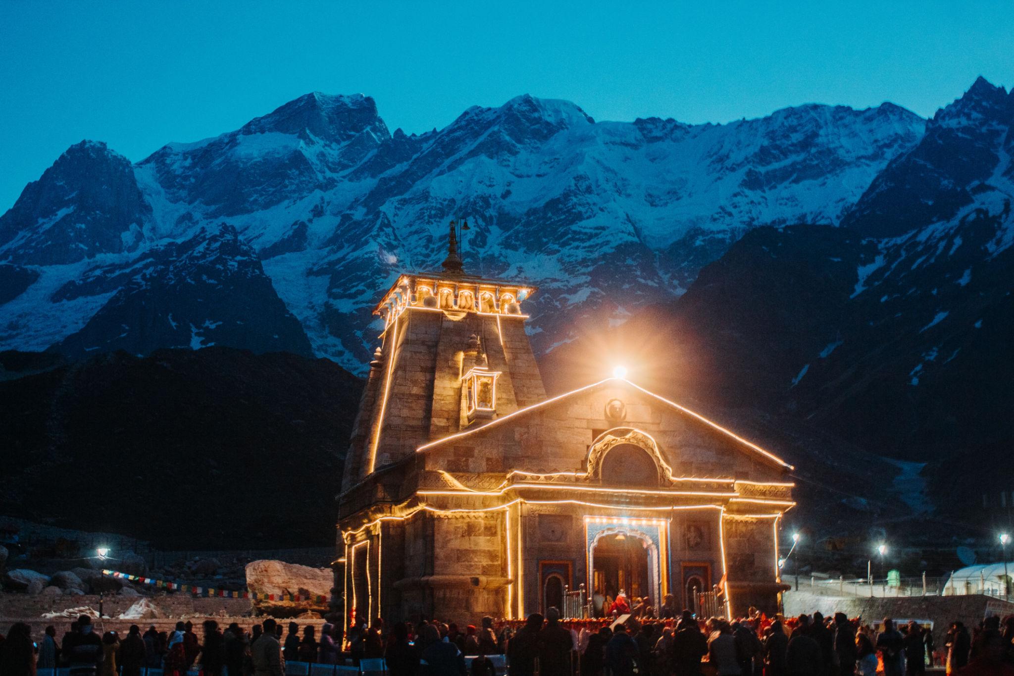 Kedarnath temple snow mountains
